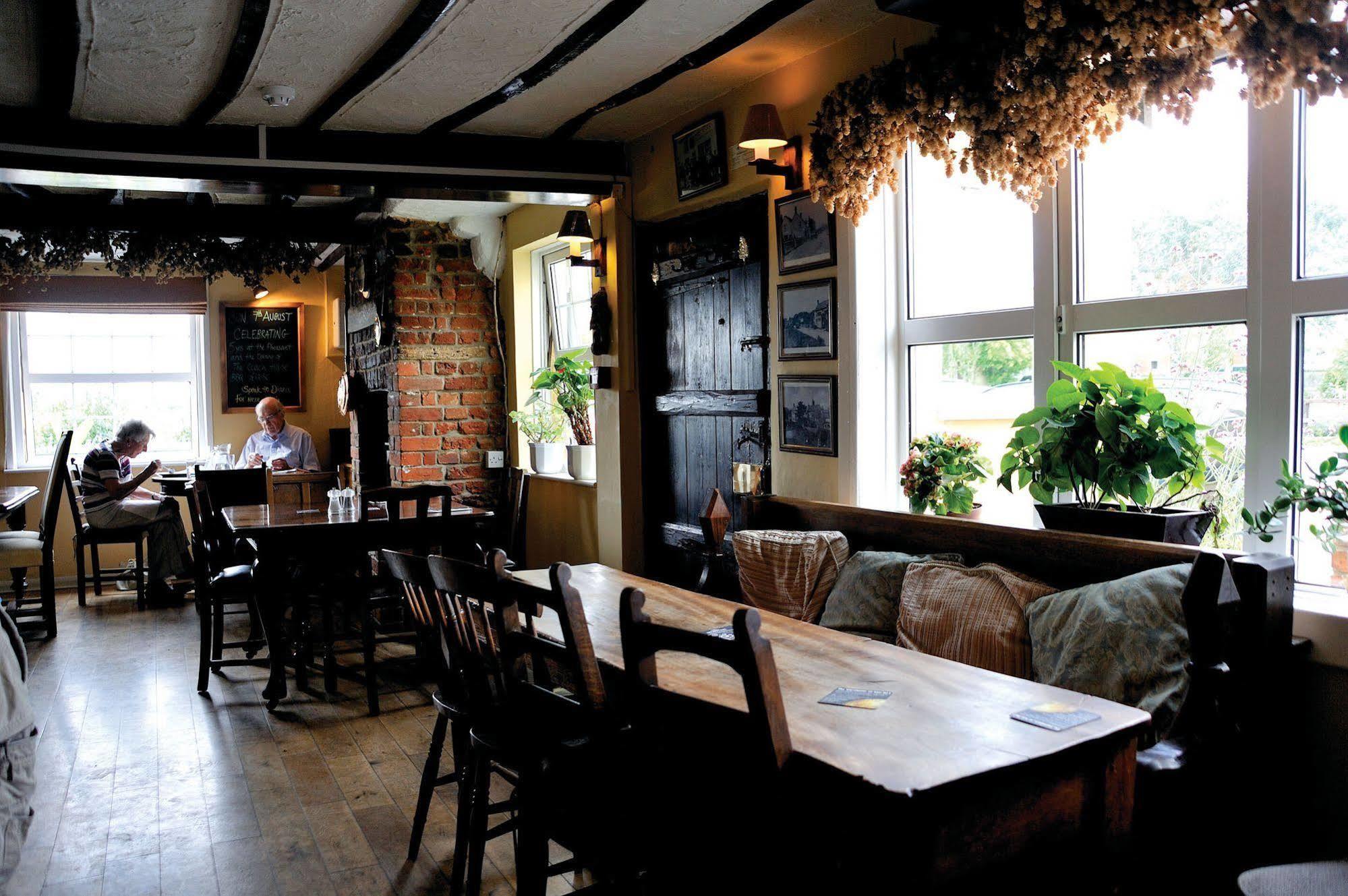 The Pheasant Public House & Hotel Gestingthorpe Exterior foto